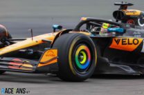 Oscar Piastri, McLaren, Bahrain International Circuit, 2025 pre-season test