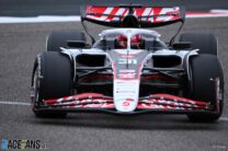 Esteban Ocon, Haas, Bahrain International Circuit, 2025 pre-season test